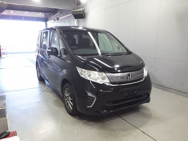 30047 Honda Step wagon RP2 2016 г. (Honda Hokkaido)